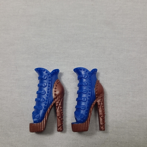 Monster High Deluxe Fashion Pack Robecca Steam shoes - Picture 1 of 1